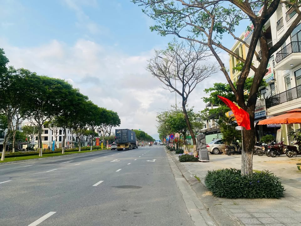 Shophouse mặt tiền Nguyễn Sinh Sắc quận Liên Chiểu 140m² giá 20 tỷ - Vị trí đắc địa kinh doanh sầm uất!