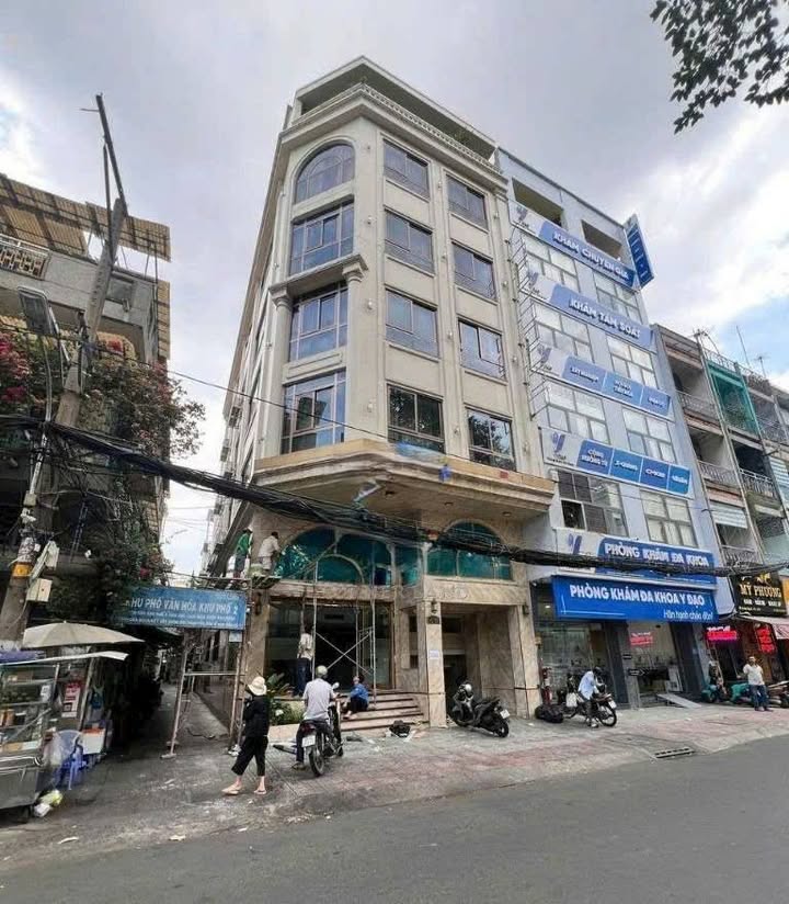 Cho thuê tòa nhà góc 2 mặt tiền đường Ngô Quyền 160m² - Khu vực sầm uất quận 10!