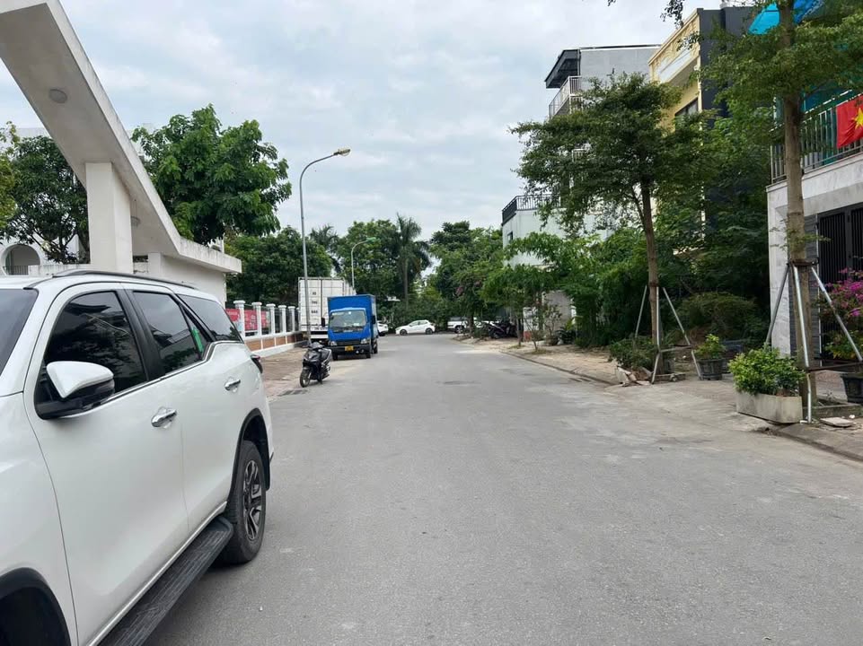 Bán lô đất biệt thự 236m² tại Trâu Quỳ - Giá tốt đối diện trường học!