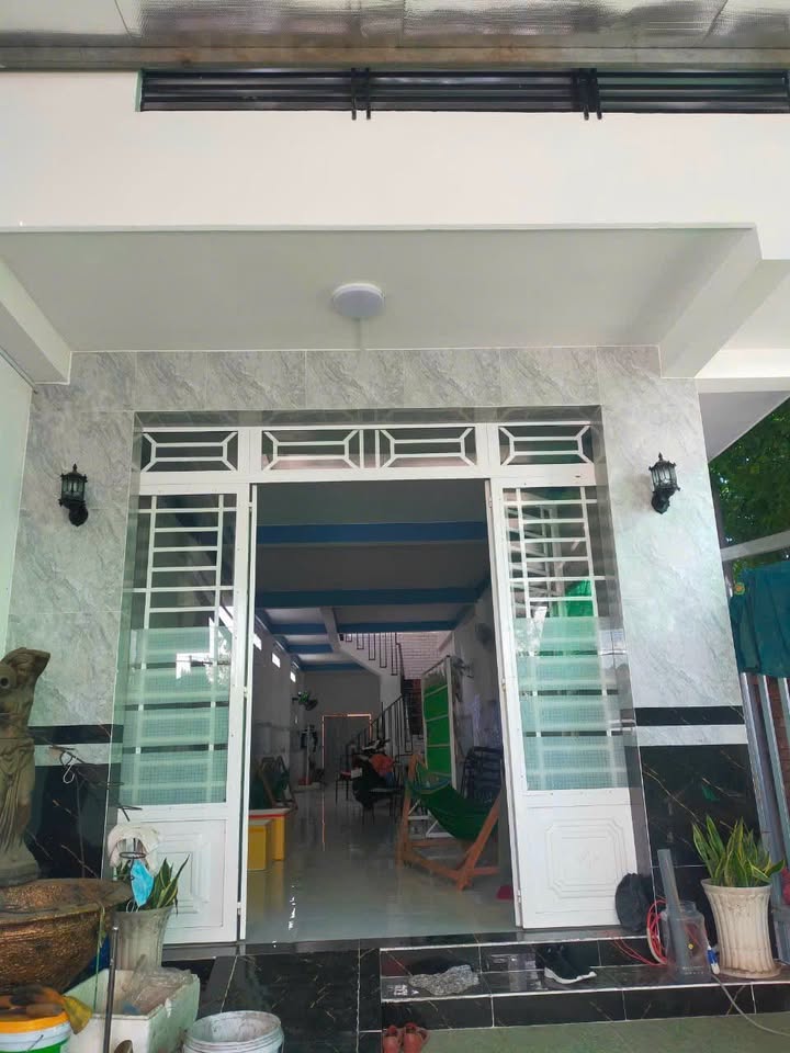 Cho thuê nhà mặt tiền Trần Hưng Đạo, Bình Đức, An Giang chỉ 4 triệu - Giá rẻ, tiện lợi cho kinh doanh!