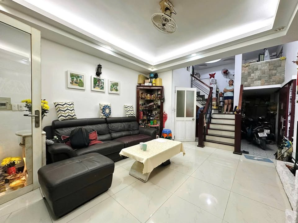 Nhà 2 mặt tiền Nguyễn Văn Trỗi, Phú Nhuận, 50m² giá 8 tỷ - Cơ hội đầu tư tuyệt vời!