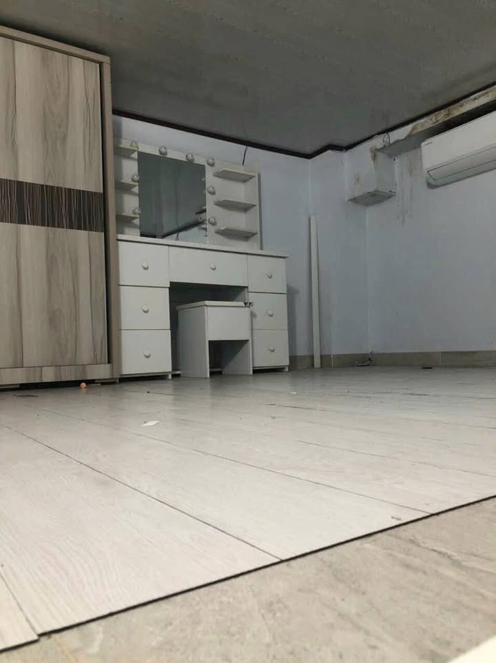 Nhà trống cho thuê mặt tiền hẻm Ngày 1/11, diện tích 24m² chỉ 4.5 triệu/tháng - Kinh doanh thoải mái!