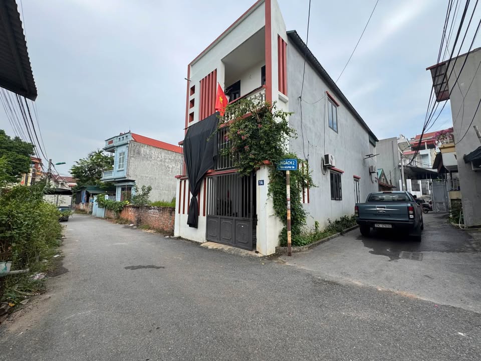 Nhà 2 tầng đẹp tại Khu HC14, Liên Bảo, Vĩnh Phúc 103m² giá 3 tỷ - Đường thông thoáng, xe đỗ trước cửa!