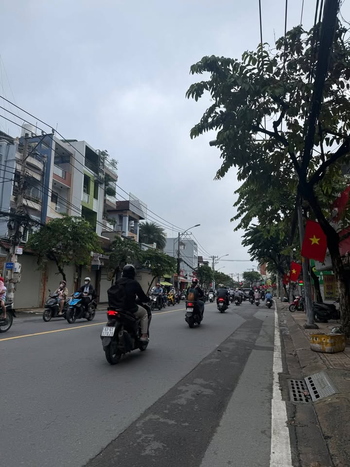 Nhà mặt tiền Đặng Văn Bi, Thủ Đức 109.2m² giá 21 tỷ - Kinh doanh đa ngành nghề