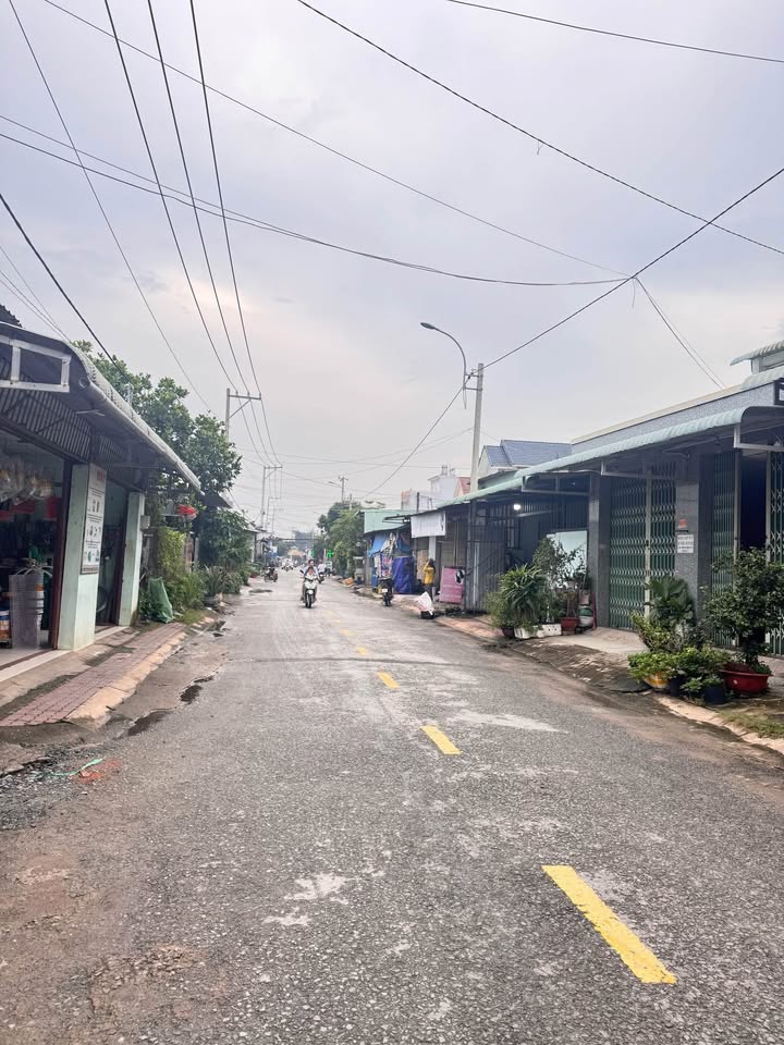 Bán Nhà Mặt Tiền Nhựa Đông Thạnh, Hóc Môn - Diện Tích 101m², Giá 5.4 Tỷ Thương Lượng!