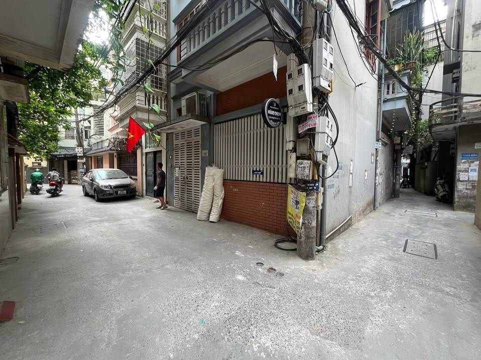 Nhà Đặng Văn Ngữ, Đống Đa 29m² giá 6.9 tỷ - Cách ô tô 20m, 3 thoáng!