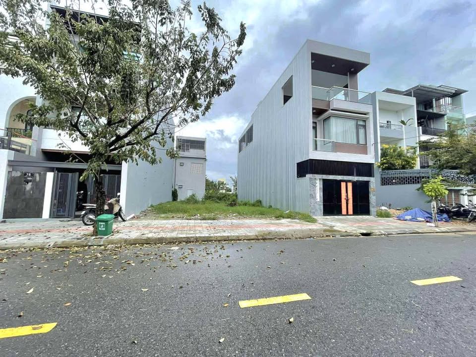 Đất nền liền kề MT Thanh Lương 18, Hòa Xuân 200m² giá 12 tỷ - Vị trí đắc địa sát công viên!