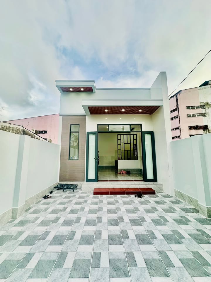 Nhà mới hoàn thiện tại Đồng Khởi, Trà Vinh 95m² giá chỉ 1.1 tỷ - Sổ hồng chính chủ!