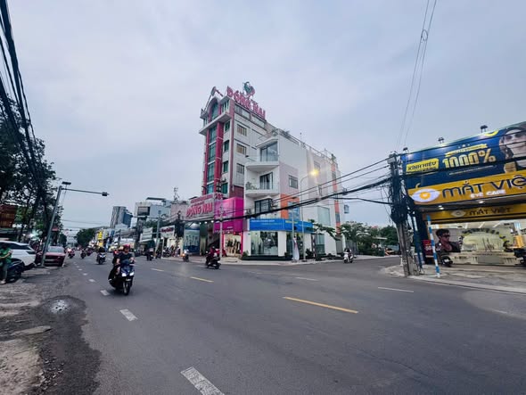 FrontHouse Biên Hòa 1100m² giá 110 tỷ - Mặt tiền Phạm Văn Thuận đẹp nhất!