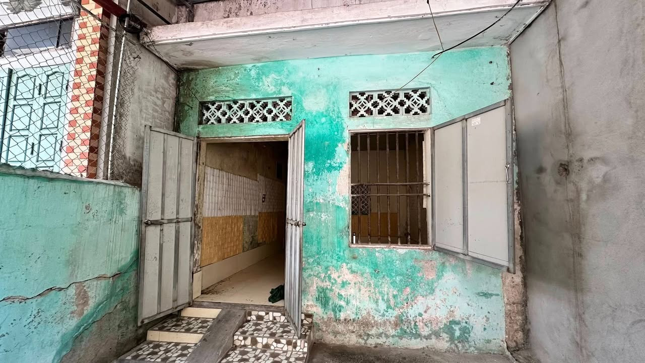 Bán đất tặng nhà C4 tại ngõ 207 Hải Thượng Lãn Ông, Ninh Bình - Diện tích 68m², hướng Bắc - Ô tô tránh thoải mái!