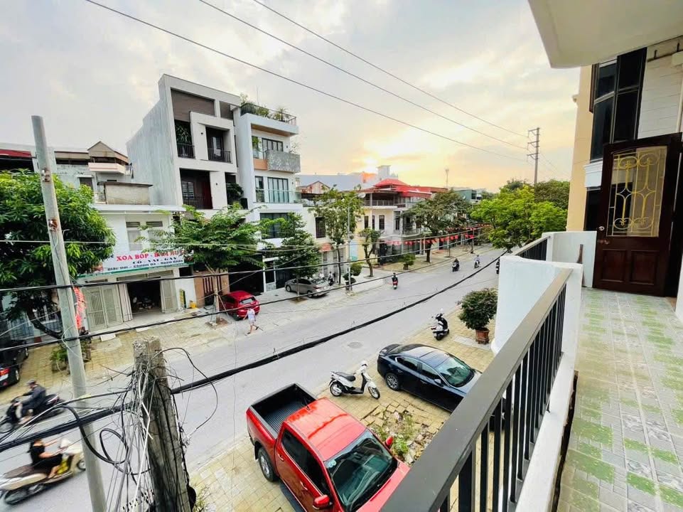 Bán nhà mặt tiền kinh doanh Đội Cung 65m² giá 5 tỷ - Căn góc 3 mặt thoáng