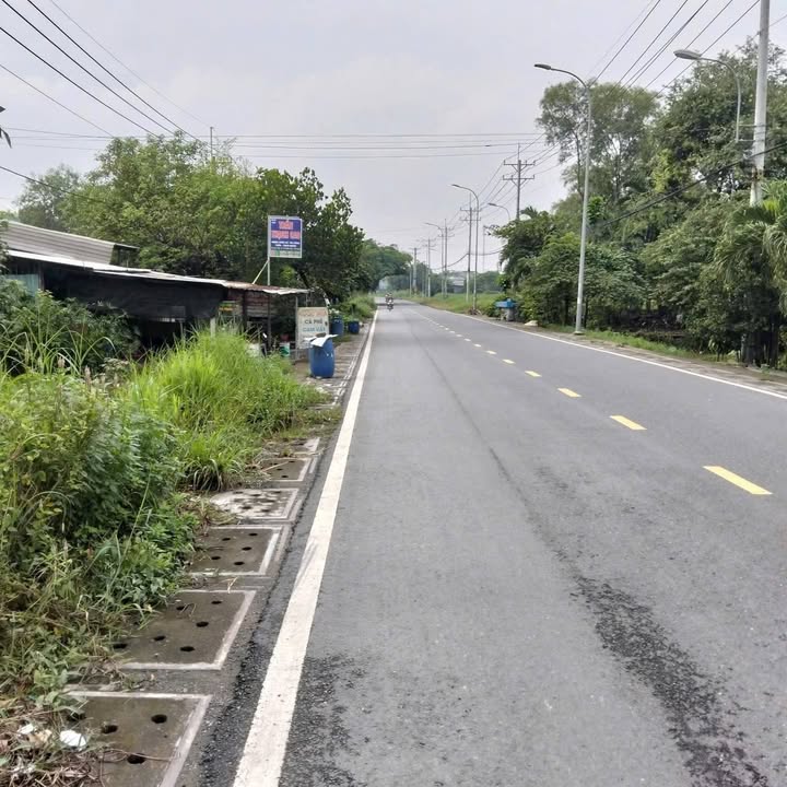 Nhà cấp 4 mặt tiền đường Bến Than, Củ Chi 180m² giá 4 tỷ - Cần bán gấp!