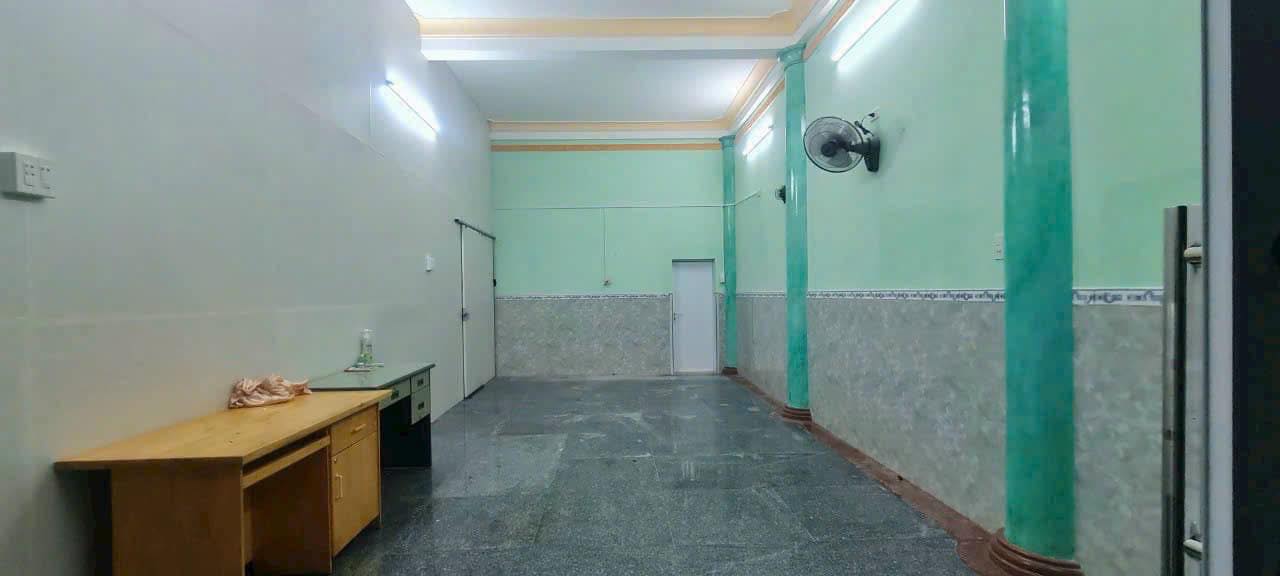 Cho thuê mặt bằng văn phòng tại Nguyễn Thái Học, Quy Nhơn 35m² giá 4 triệu - Tiện nghi và riêng biệt!