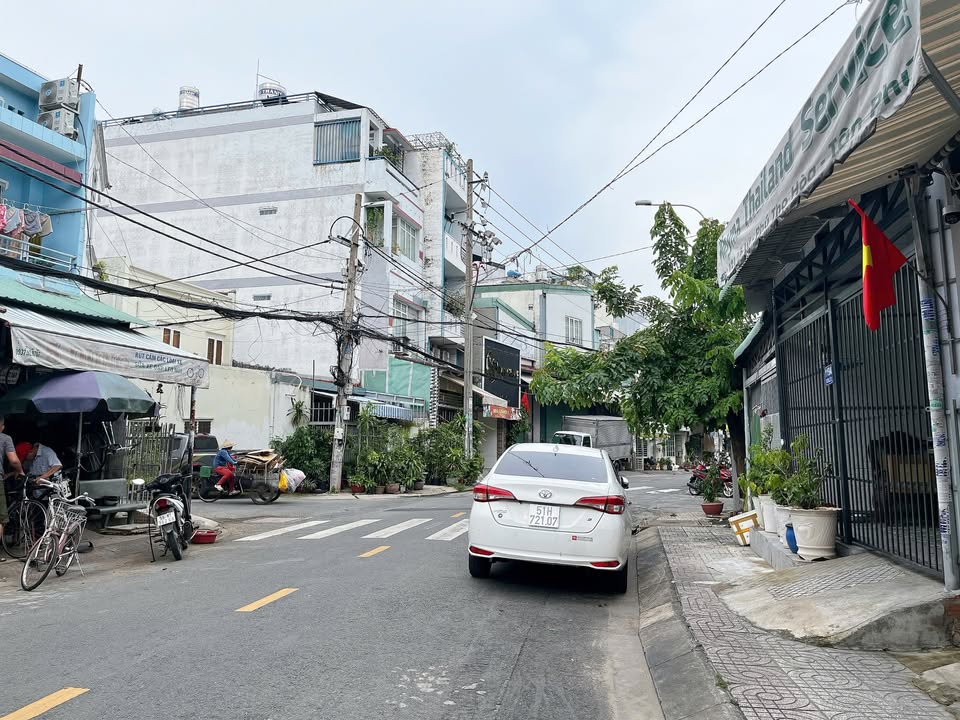 Nhà mặt tiền đường Lê Lư, Tân Phú 172.8m² giá 15 tỷ - Đầu tư sinh lời ngay!