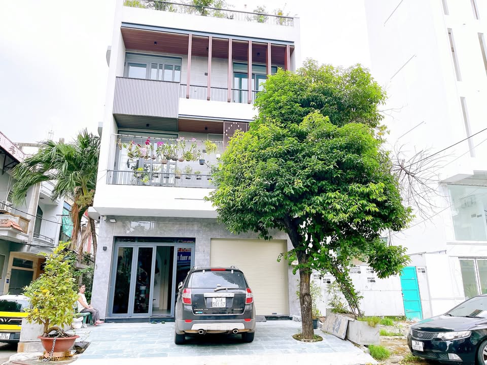 Nhà góc 2 mặt tiền hẻm 16m đường Tân Quý, Q. Tân Phú, 119m² - Thiết kế hiện đại, thang máy