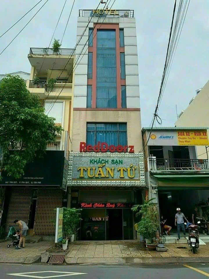 Khách sạn mặt tiền Tân Quý 100m² giá 19.5 tỷ - Kinh doanh sinh lời ngay!
