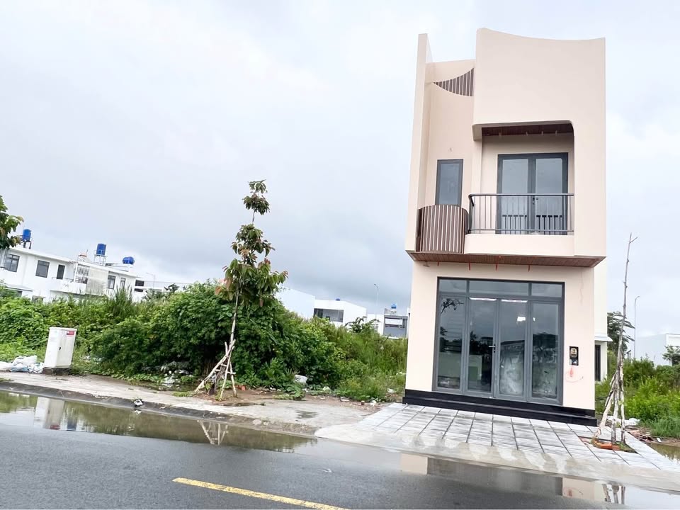 Đất tự xây Khu Đô Thị Tây Bắc, Rạch Giá 270m² giá 5.9 tỷ - Vị trí đắc địa đối diện công viên!