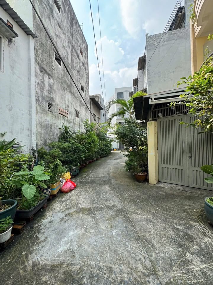 Nhà bán hẻm 3m đường Hoàng Hoa Thám, Bình Thạnh 63m² - Cơ hội sửa chữa hoặc xây mới!