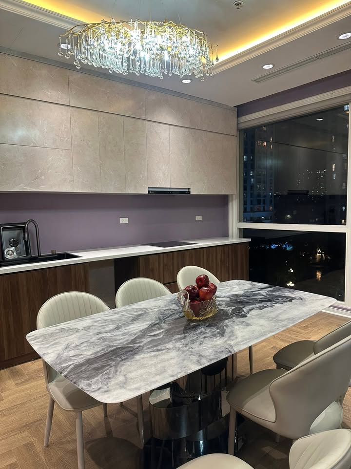 Căn hộ Royal City Thượng Đình 270m² giá 50 triệu - Full nội thất sang trọng!