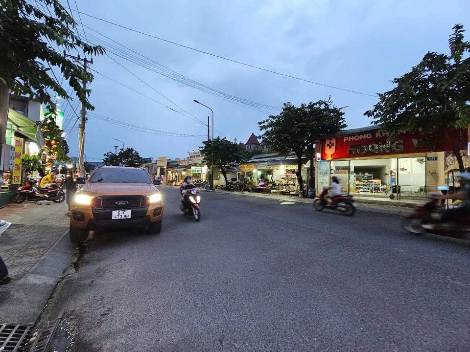 Đất nền liền kề mặt tiền Trần Hưng Đạo, Dĩ An 173m² giá 17 tỷ - Đầu tư sinh lời ngay!