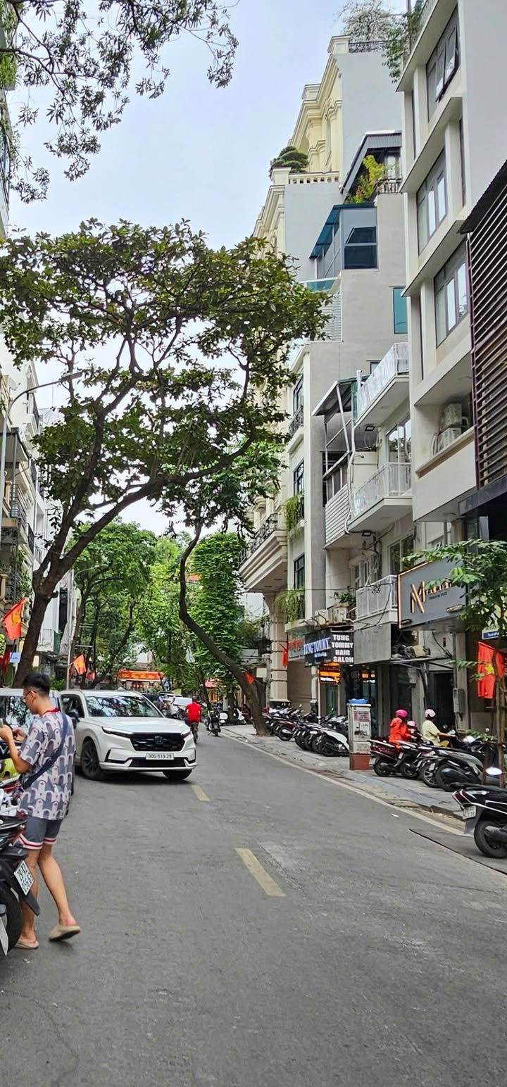 Bán gấp nhà mặt tiền 6m tại Văn Miếu, Đống Đa, 58m² - Đang kinh doanh tốt!