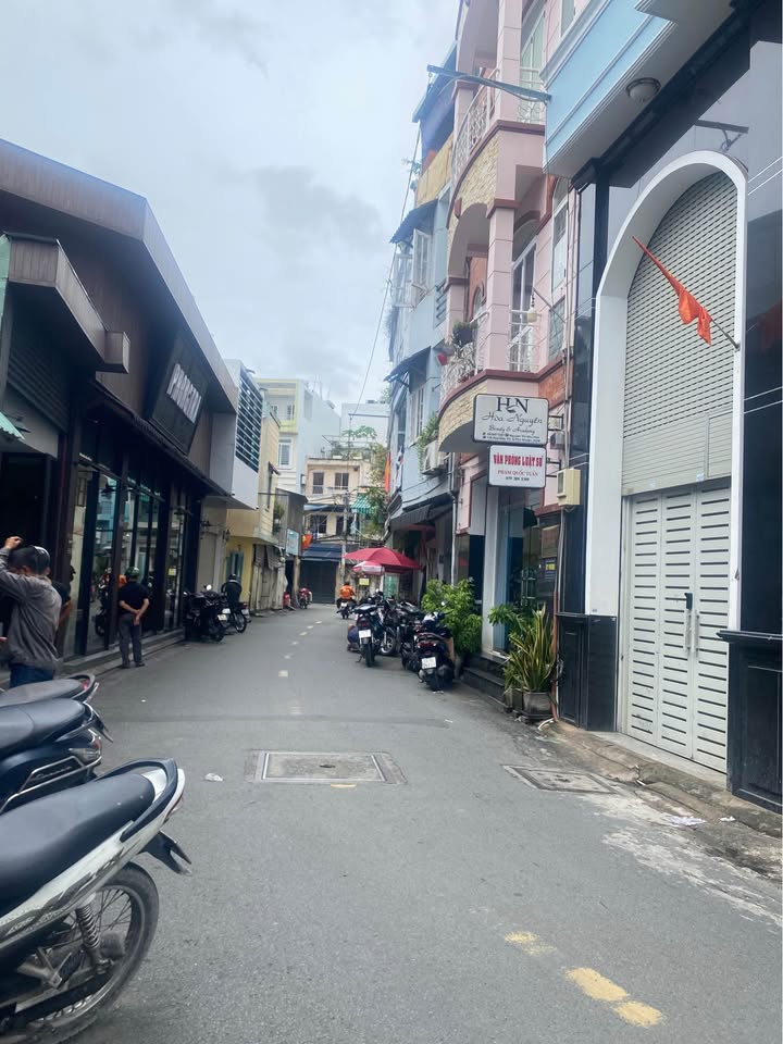 Bán gấp FrontHouse quận Phú Nhuận 214m² giá 40 tỷ - Đầu tư sinh lời ngay!