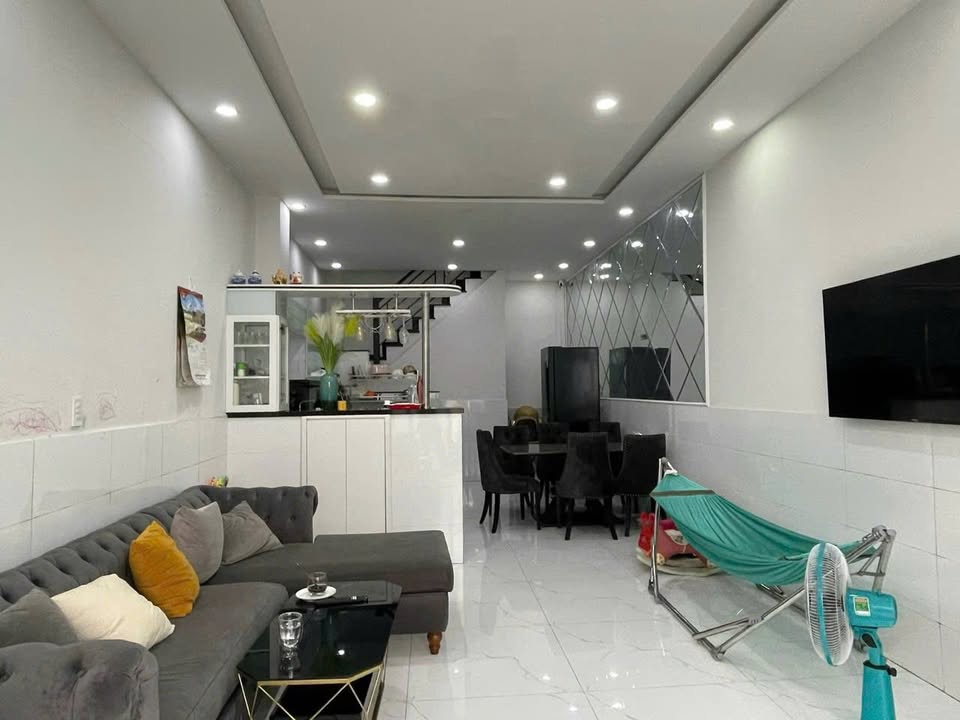 Nhà cho thuê nguyên căn 2 phòng ngủ tại đường Nguyễn Thị Thập, quận 7 - Giá chỉ 13 triệu/tháng!