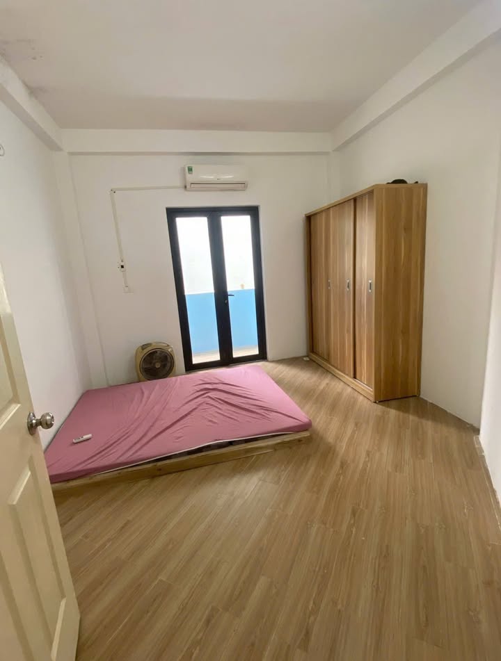 Room for rent tại 318 La Thành, quận Đống Đa - Diện tích 20m², giá chỉ 3.5 triệu!