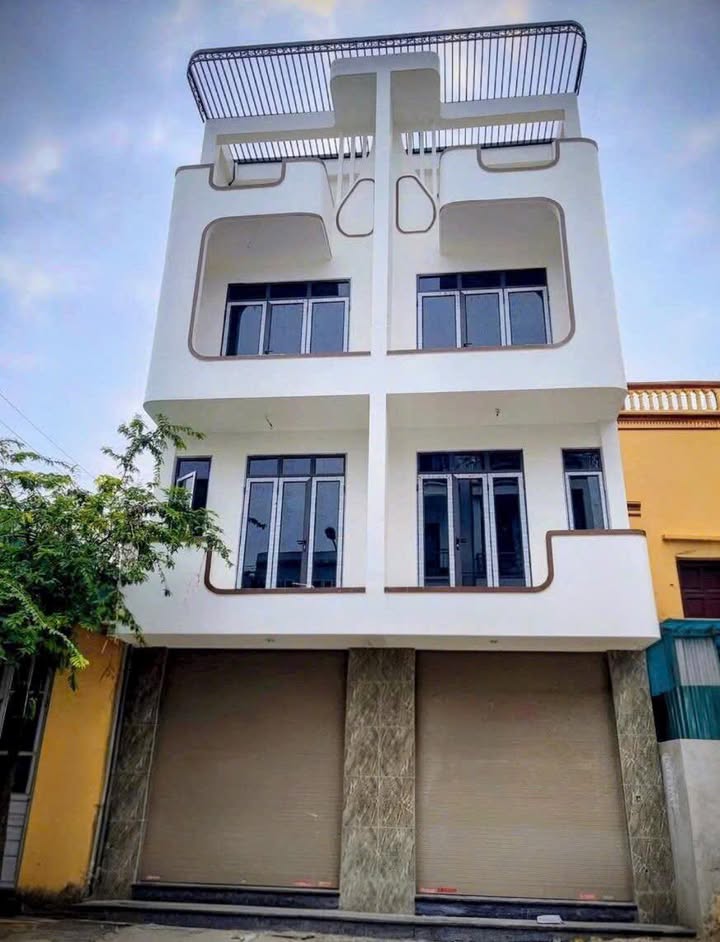 Nhà 4 tầng mặt đường Ngô Thị Nhậm, Thái Bình, 60m² - Thiết kế hiện đại, thang máy sang chảnh!
