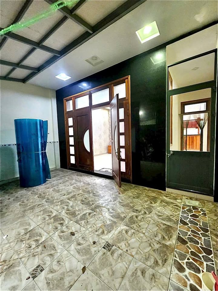 Nhà mặt tiền kinh doanh Phước Long Nha Trang 105m² giá 22 triệu - Đường rộng, ô tô vào tận nhà!