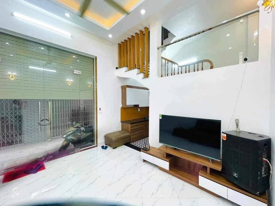 Nhà mặt ngõ Linh Quang Đống Đa 33m² giá 8.2 tỷ - Kinh doanh sầm uất gần hồ