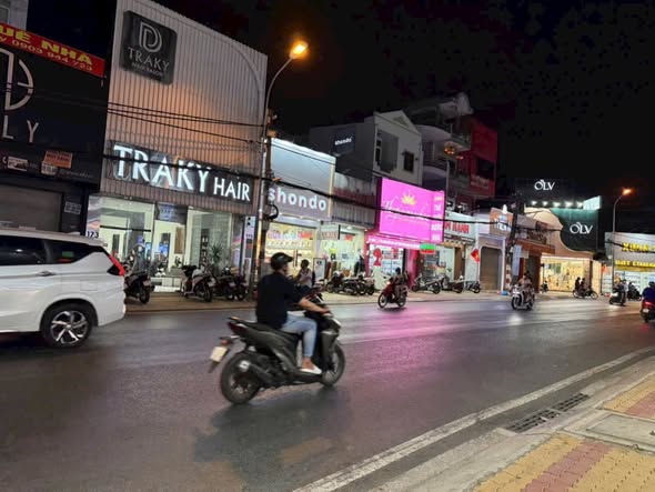 Bán Tòa Nhà Mặt Tiền Đường Đặng Văn Bi Thủ Đức 205m² giá 45 tỷ - Đầu tư sinh lời ngay!