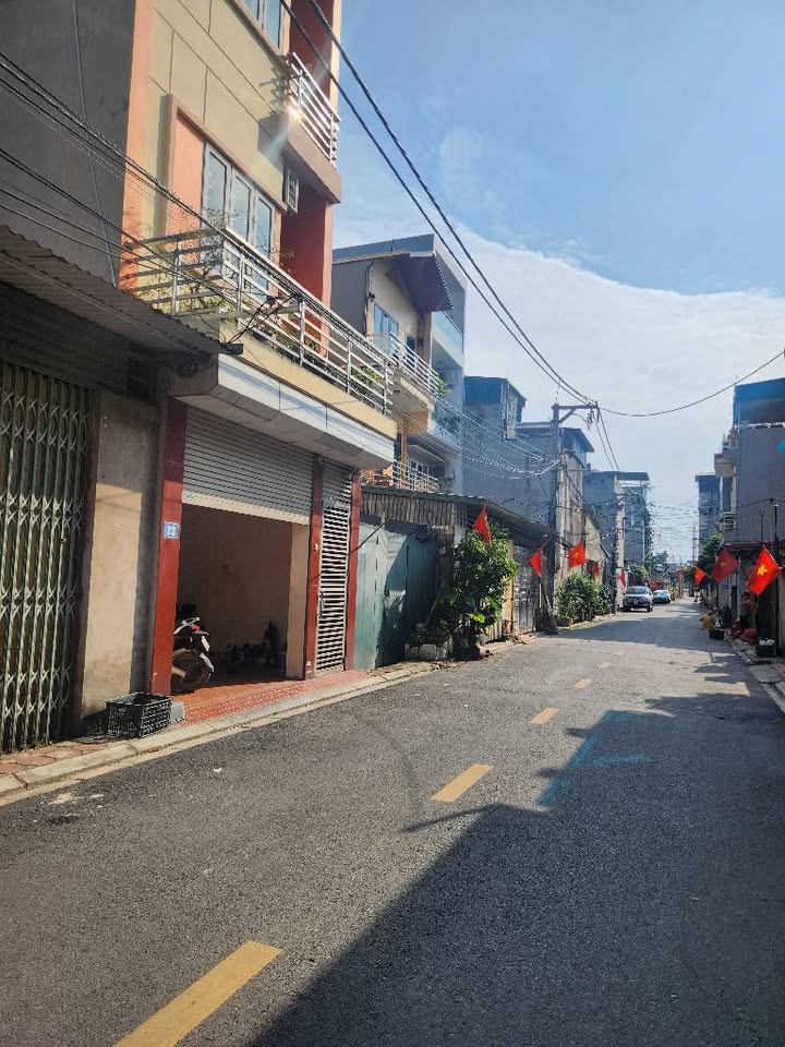 Nhà riêng Gia Lâm 70m² giá 7.7 tỷ - Sổ đỏ chính chủ, ô tô vào tận nơi!