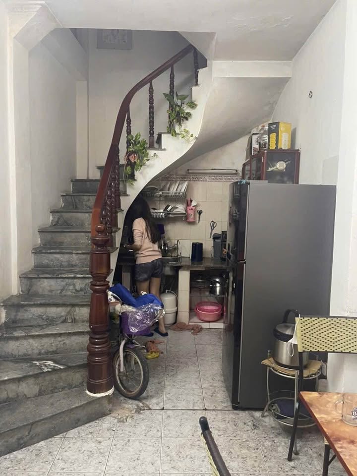Nhà 5 tầng Đường La Thành Nhỏ, Đống Đa, 19m² giá 4.2 tỷ - Sổ đỏ chính chủ!