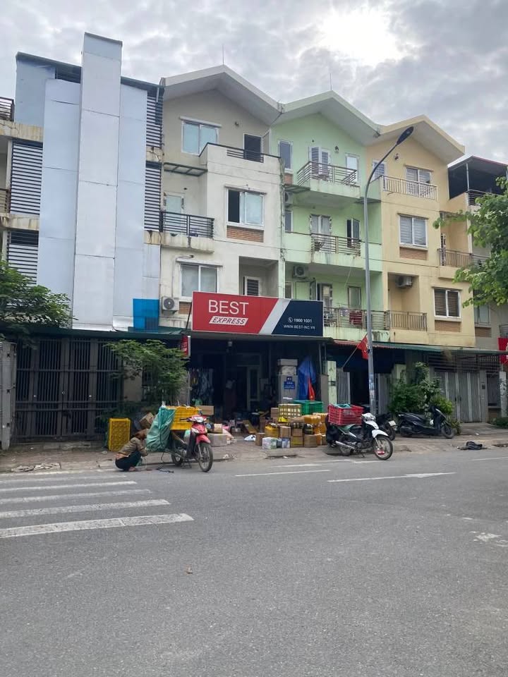 Nhà liền kề KĐT Chức Năng Tây Mỗ 94m² giá 1x tỷ - Tiện ích đầy đủ, vị trí đắc địa!