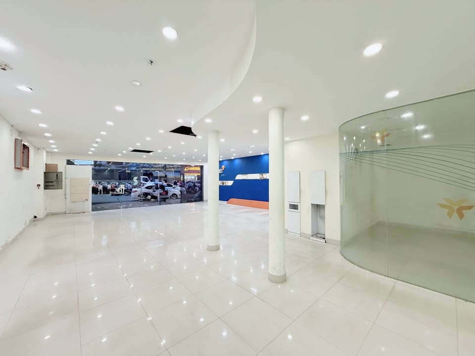 Nhà cho thuê mặt tiền đường 3/2, Ninh Kiều, Cần Thơ 450m² - Vị trí đắc địa gần Đại học Cần Thơ!