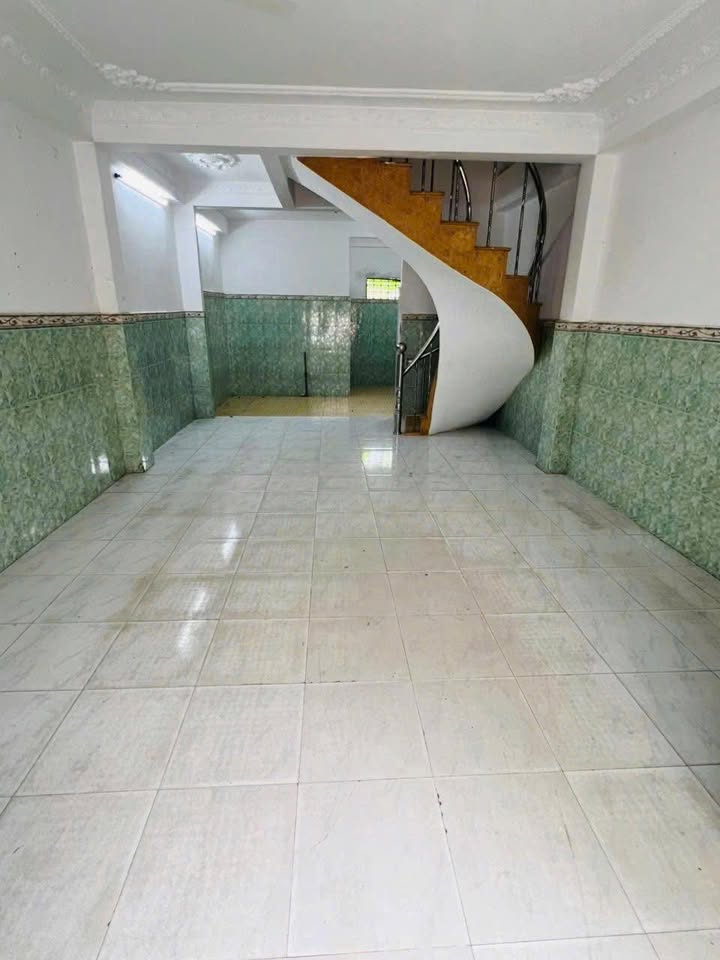 Nhà Nguyên Căn Hẻm 1 An Dương Vương, Quận 8, Giá 10 triệu - Không thể bỏ lỡ!