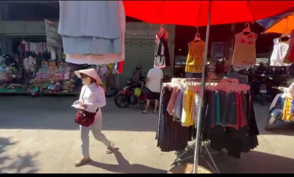 Nhà kinh doanh tại chợ Đất Cuốc, Tân Uyên - 135m² giá 2.7 tỷ - Đầu tư sinh lời ngay!