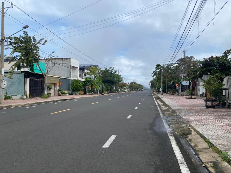 Nhà TDC Tân Phú 125m² giá 2.6 tỷ - Sân ô tô, gần Công Viên Xoài!