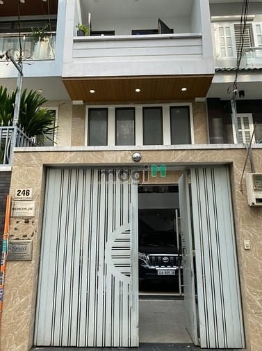 Cho thuê nhà mặt tiền Nguyễn Đình Chính, Phú Nhuận 80m² - Vị trí vàng, thang máy hiện đại!