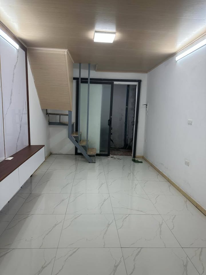 Nhà 2 tầng Đông Thiên 20m² giá 2.2 tỷ - Sổ đỏ chính chủ, ô tô gần