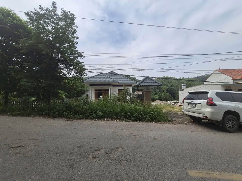 Đất nền Ba Vì 1.900m² giá thỏa thuận - Sổ đỏ chính chủ, kinh doanh tốt!