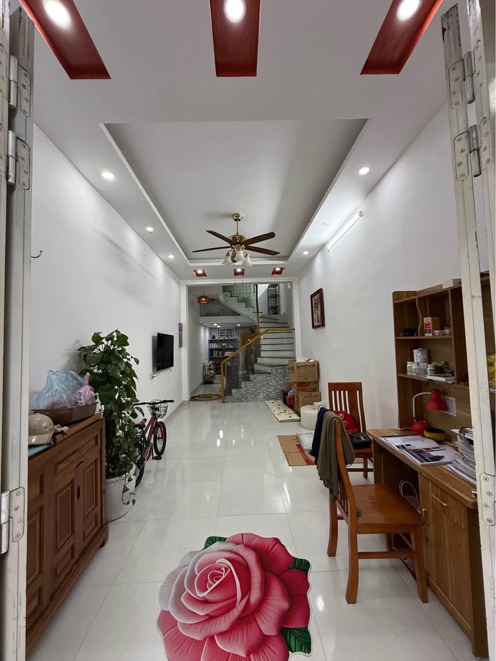 Bán nhà 3 tầng ngõ Lưu Hữu Phước 45.8m² giá 2.086 tỷ - Sổ đỏ chính chủ, ô tô đỗ cửa!