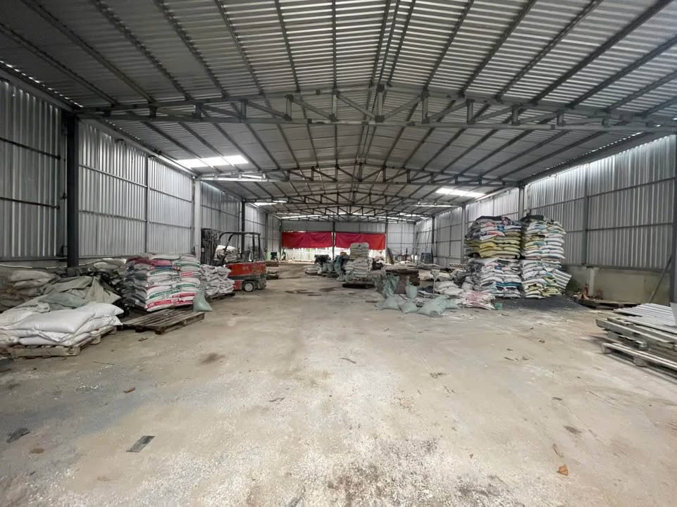 Kho cho thuê mặt tiền Bùi Công Trừng 800m² giá 35 triệu - Thích hợp đa ngành nghề!