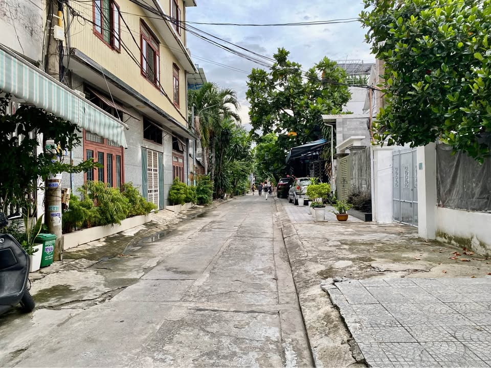 Dãy trọ gần ĐH Bách Khoa, 102m² giá 3 tỷ - Đầu tư sinh lời ổn định!