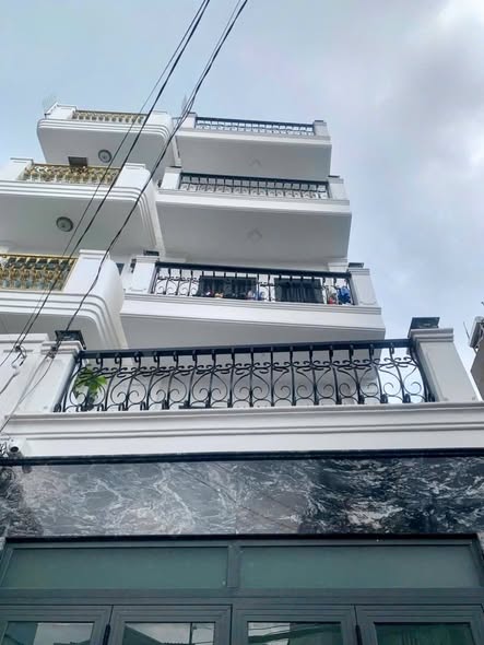 Chính chủ bán căn hộ dịch vụ 7 tầng tại Âu Cơ, 135m² giá 26.4 tỷ - Dòng tiền ổn định!