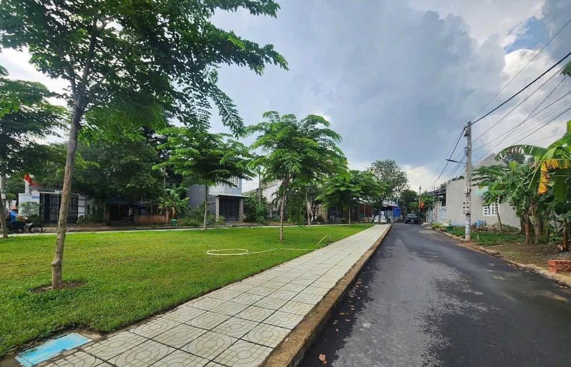 Đất nền công viên tái định cư KP3, Long Bình Tân 100m² giá 2.6 tỷ - Sổ đỏ chính chủ!