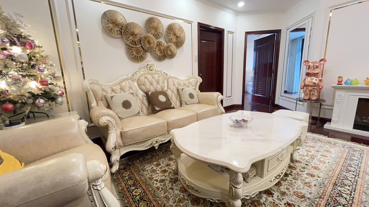 Căn hộ Royal City Thanh Xuân 112m² giá 15.8 tỷ - View hồ bơi tuyệt đẹp!