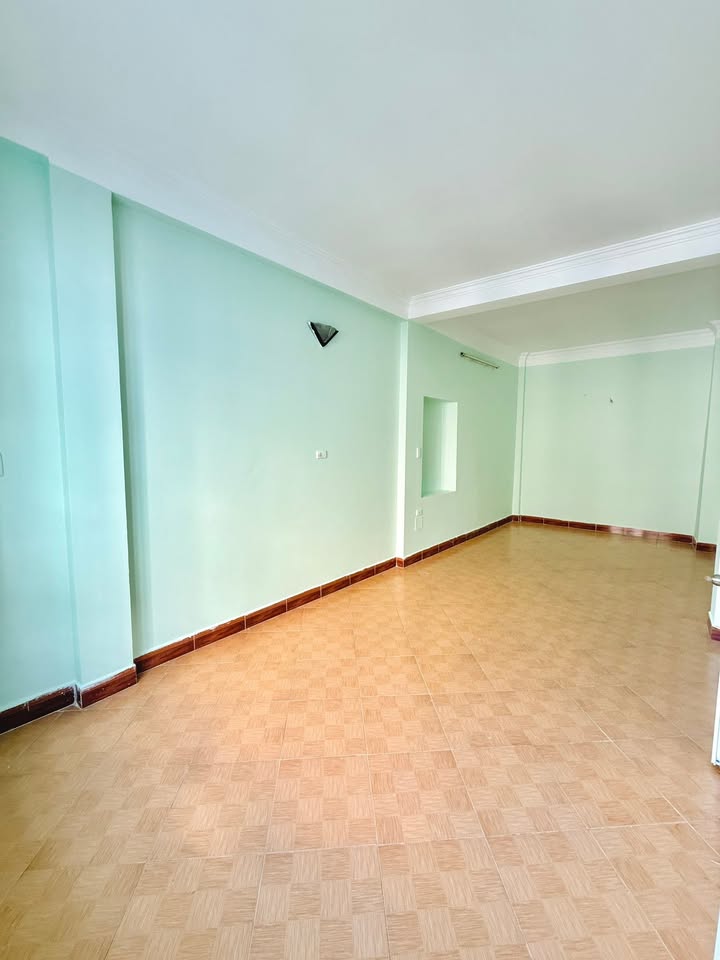 Cho thuê văn phòng nhỏ 33m² tại Đống Đa - View hồ Giám tuyệt đẹp!
