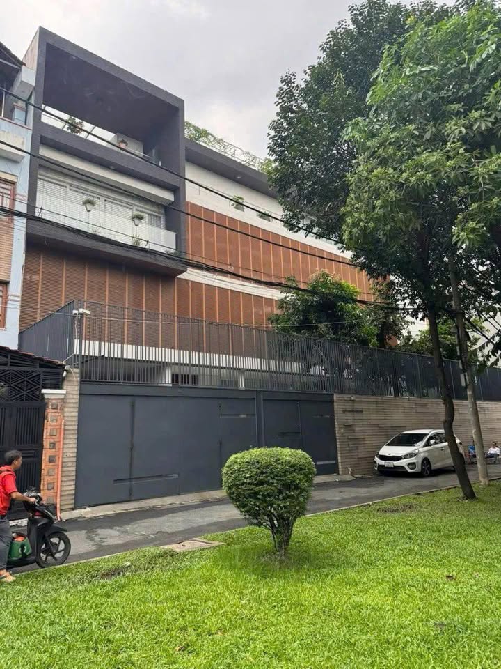 FrontHouse 42 Nguyễn Đình Khơi 700m² giá 130 tỷ - Khu an ninh dân trí cao!